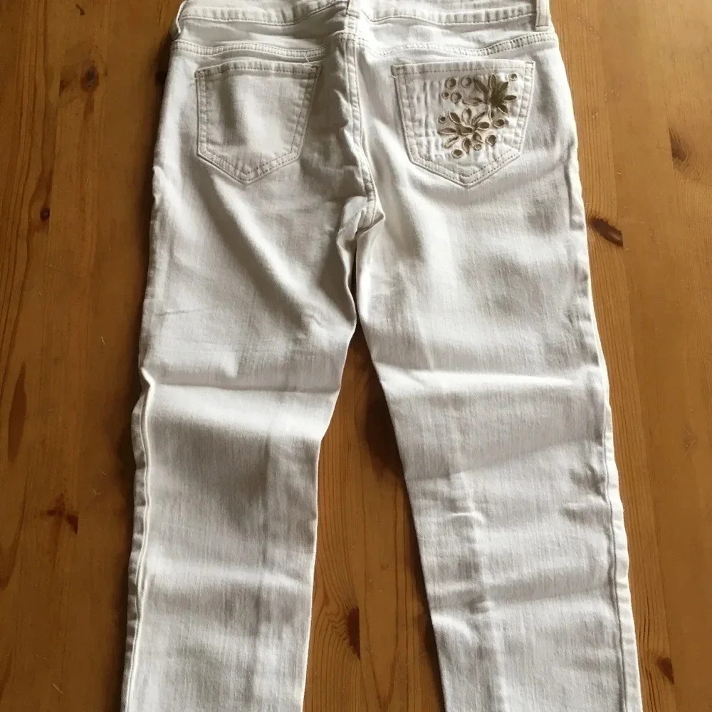 Eyelet Detail White Jean Capris